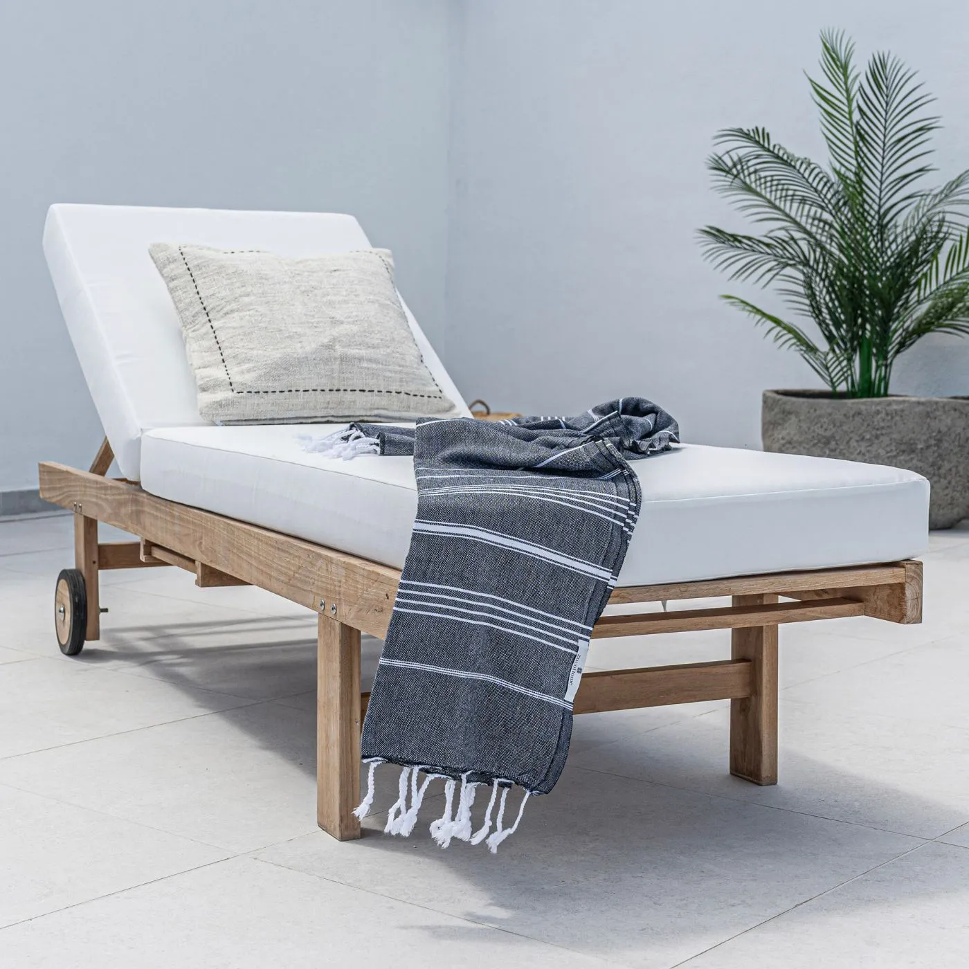 Fouta Stripe Towel | Black 90x175cm Zoco Home