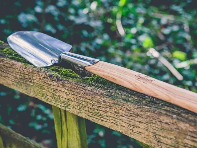 Greenman Mid Handled Stainless Steel Trowel 25"